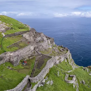 monastery at the top, Skellig Michael island, Mainistir Fhionáin (St. Fionan’s Monastery), county Kerry, Ireland, United Kingdom, License Type: media, Download Time: 2025-12-04T16:25:03.000Z, User: nic.dhoedt_lonelyplanet, Editorial: false, purchase_order: 56530 - Guidebooks, job: Global Publishing WIP , client: Lonely Planet Ireland 17, other: Nicolas D'hoedt
