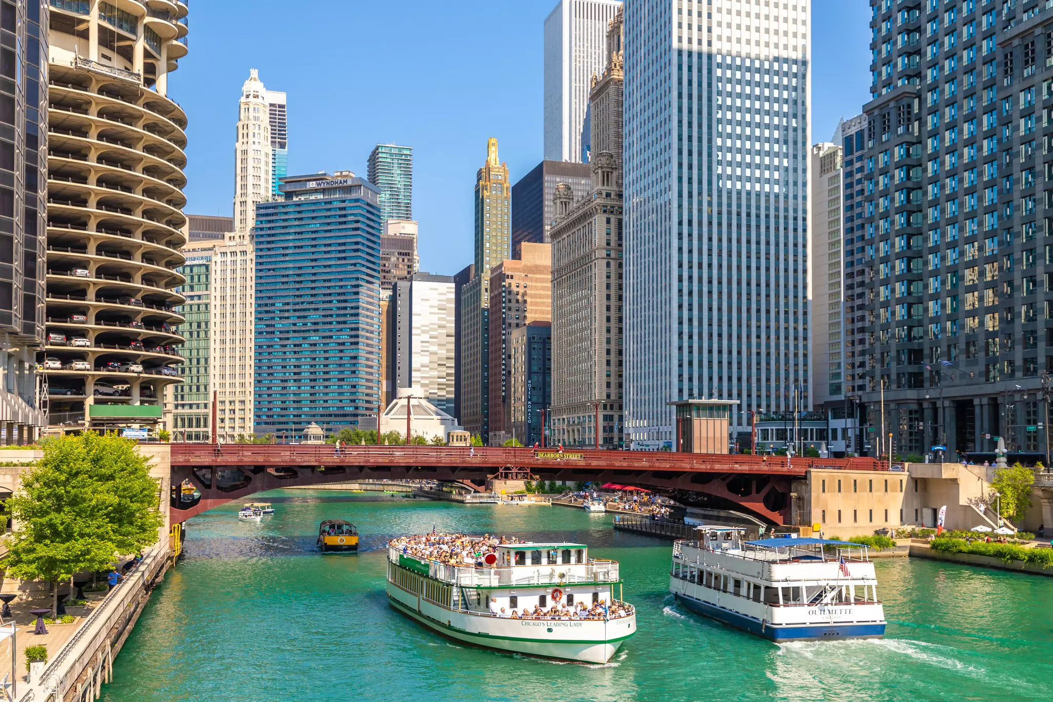 CHICAGO, USA - MARCH 29, 2020: Chicago river and bridge in Chicago, Illinois, USA, License Type: media, Download Time: 2025-04-15T13:53:48.000Z, User: FergalCo, Editorial: true, purchase_order: 56530 - Guidebooks, job: Global Publishing WIP, client: Journeys-Route 66-1, other: Fergal Condon
