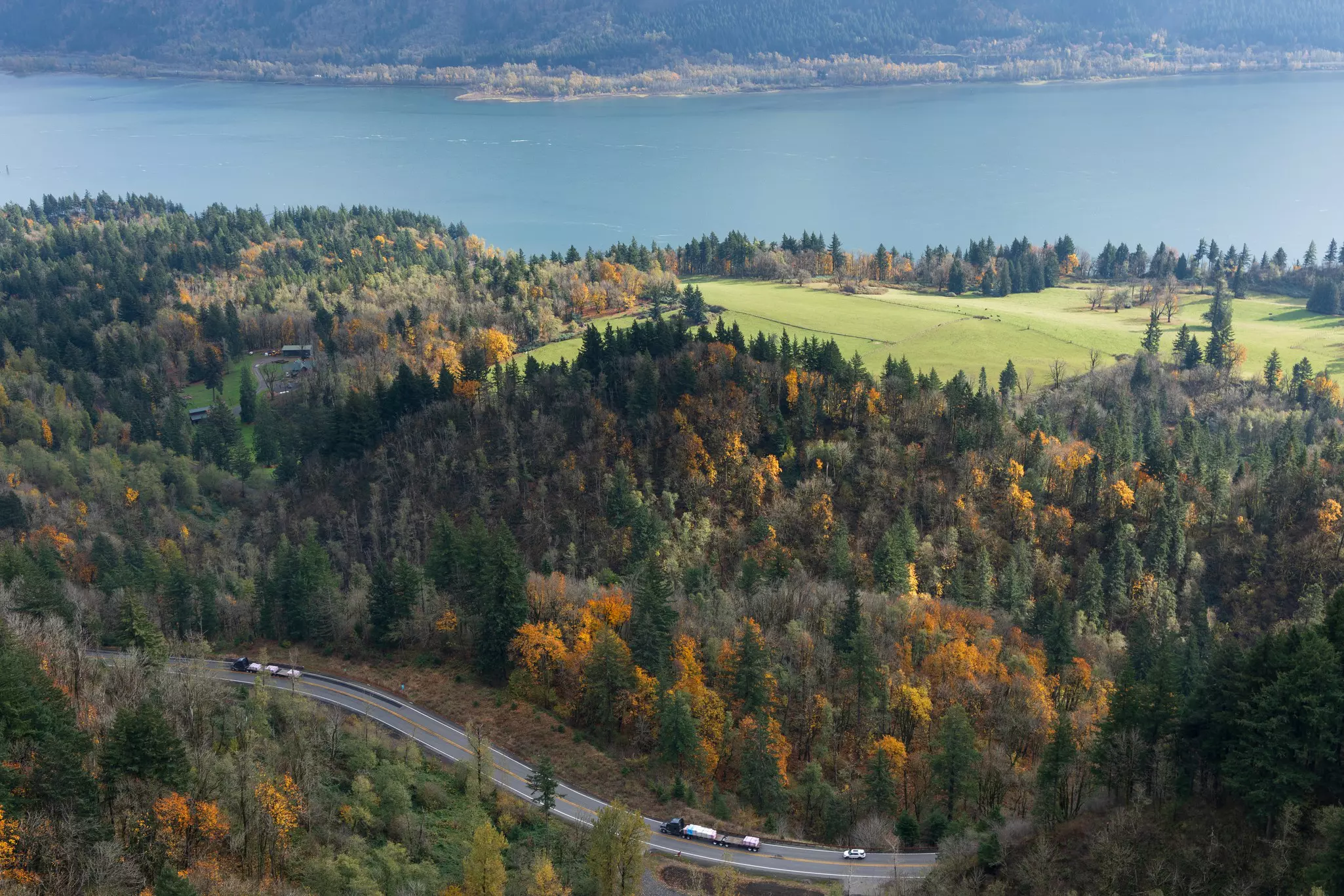 The Lewis & Clark Hwy traces the course of the mighty Columbia River © Skyhobo / Getty Images