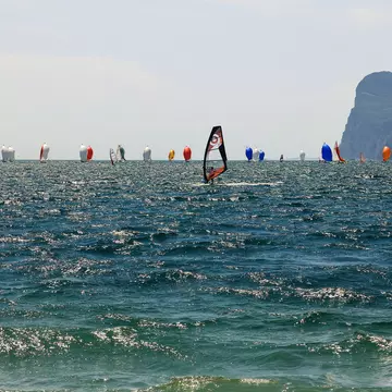 Windsurfers on Lake Garda. Drepicter / Getty Images.