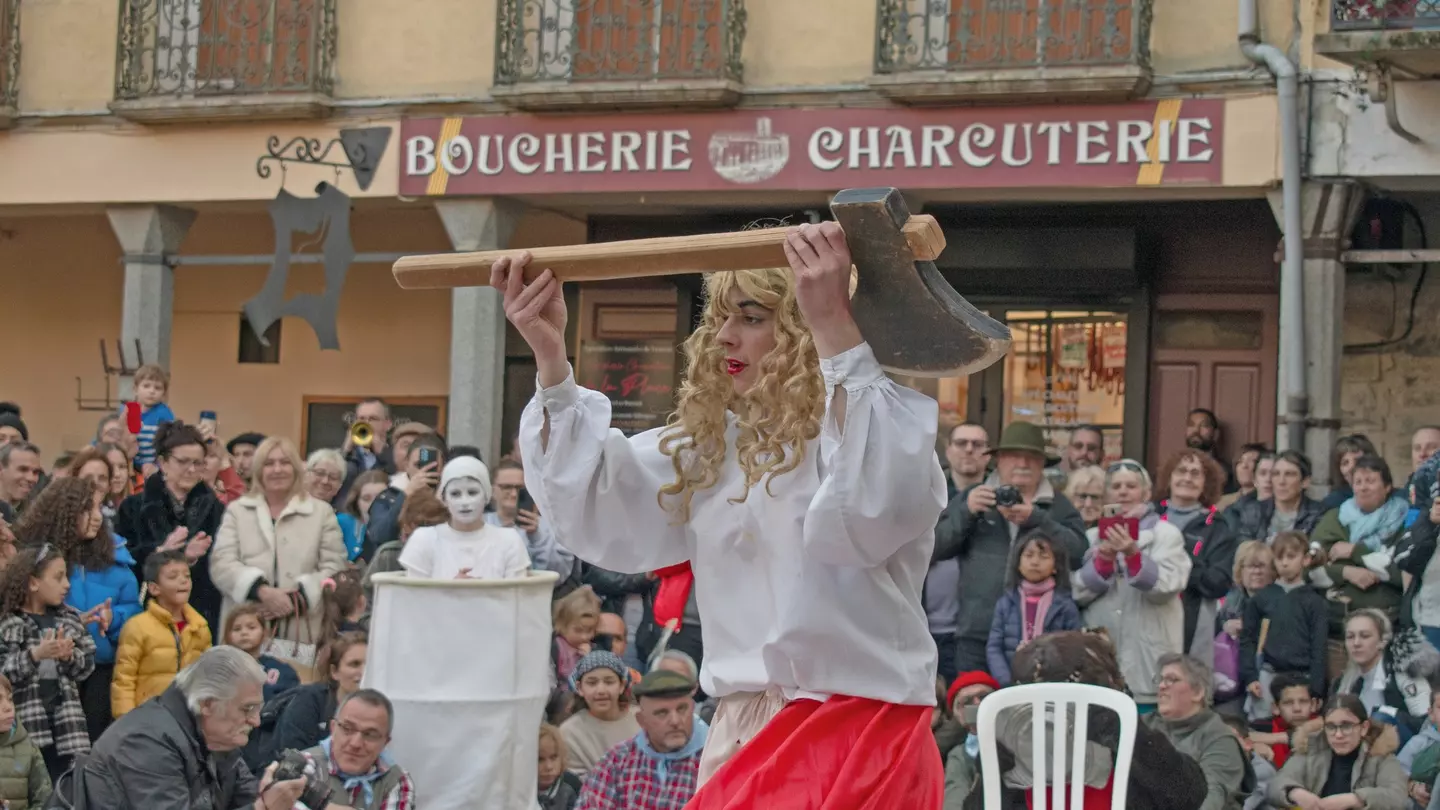 'Roseta' greets the crowd during the Fêtes de l’Ours in Saint-Laurent-de-Cerdans © Anna Richards