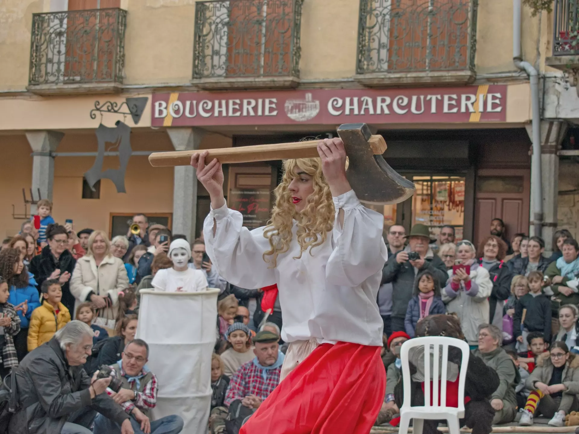 'Roseta' greets the crowd during the Fêtes de l’Ours in Saint-Laurent-de-Cerdans © Anna Richards