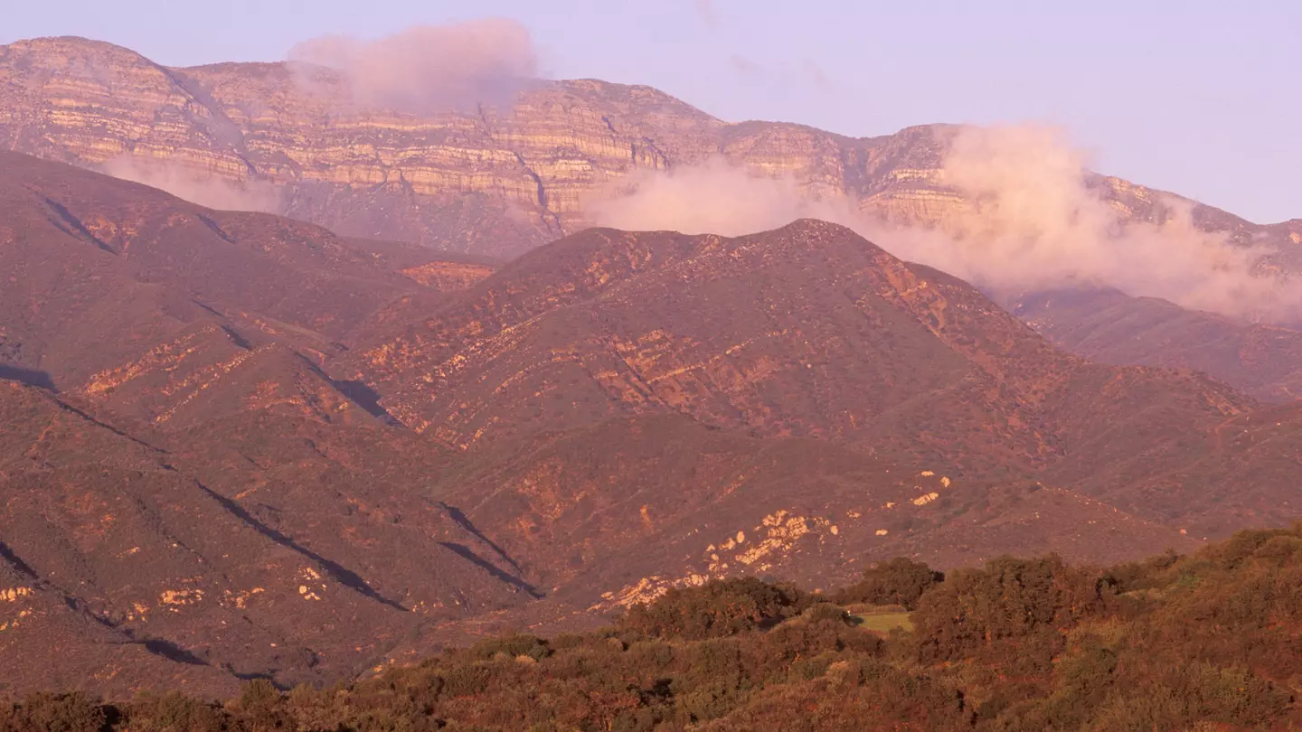 Sunset over the Topatopa Mountains. Fotosearch/Getty Images
