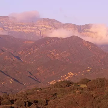Sunset over the Topatopa Mountains. Fotosearch/Getty Images