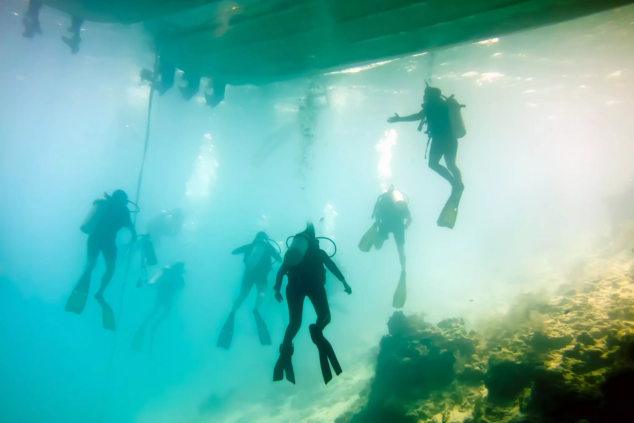 People diving in Blue Hole, a marine sinkhole at Lighthouse Reef in Belize