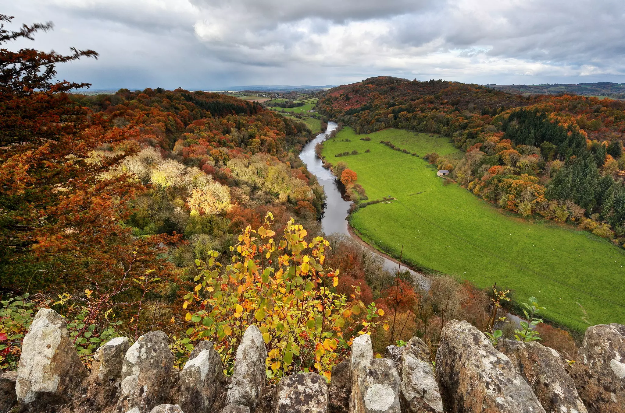 A view of the River Wye from Symonds Yat on the border of Gloucestershire and Herefordshire, England.