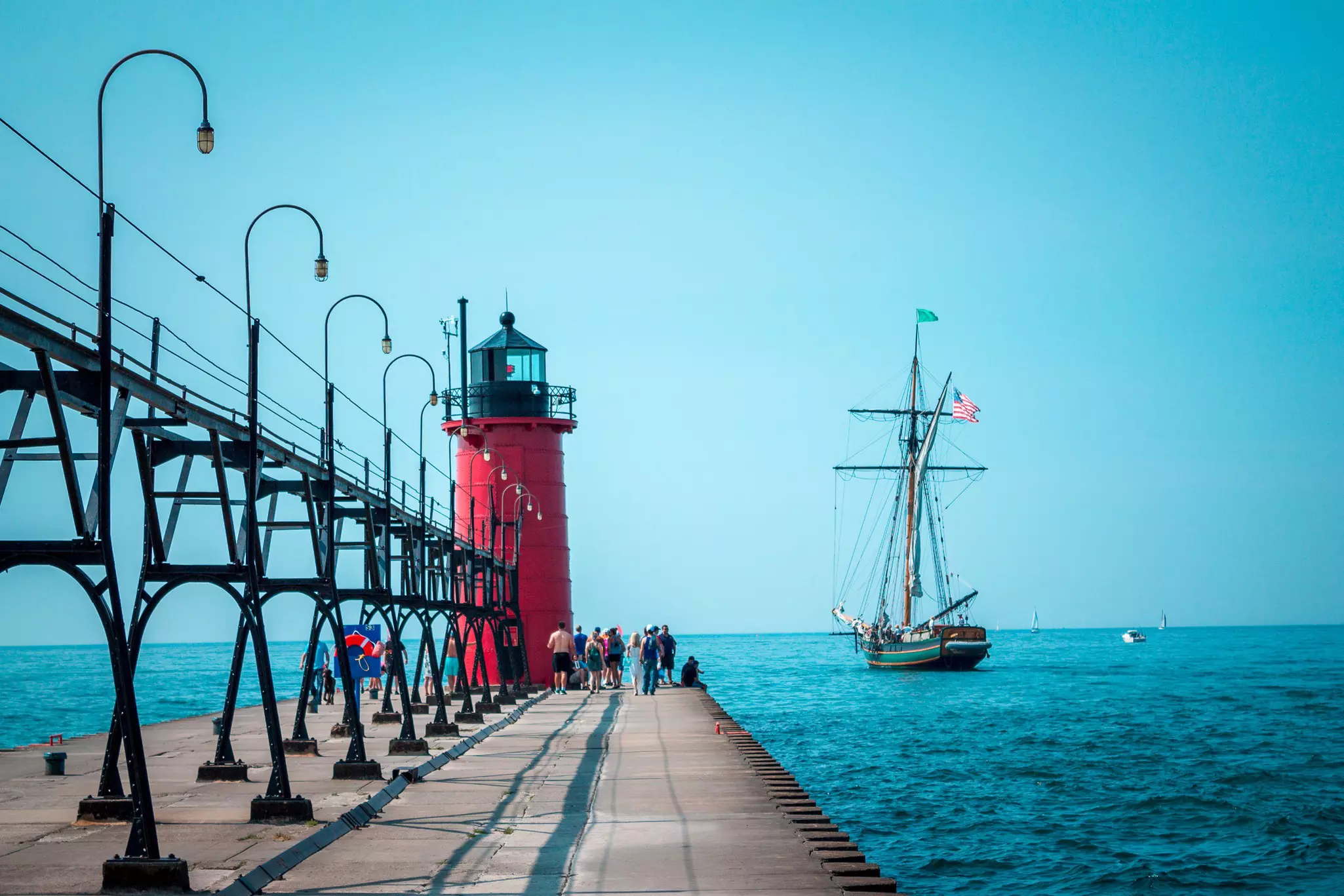 Take a scenic boat ride on Lake Michigan to reach islands and towns © Michael Deemer / Getty Images