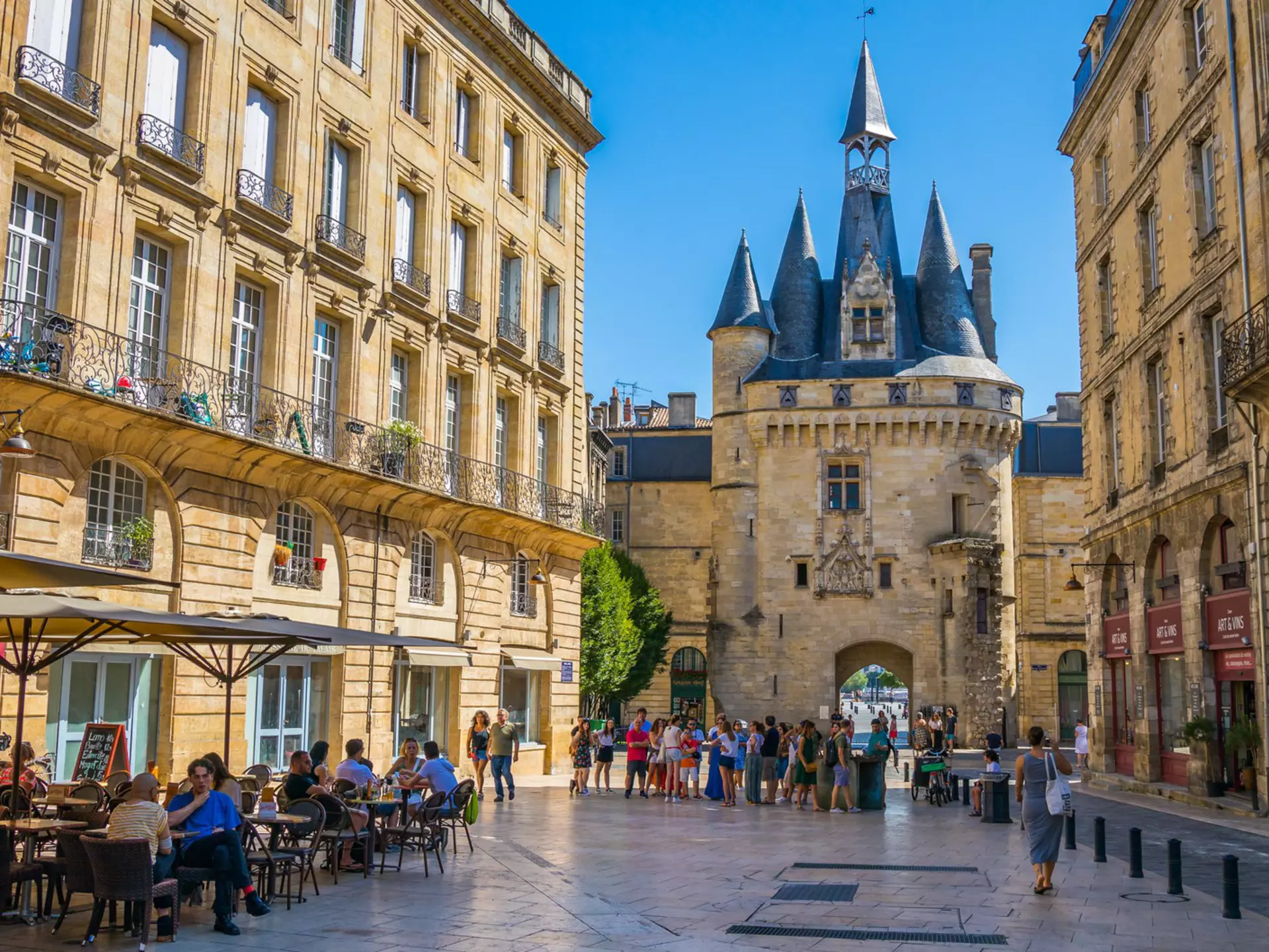 Place du Palais, Bordeaux. JeanLucIchard/Shutterstock