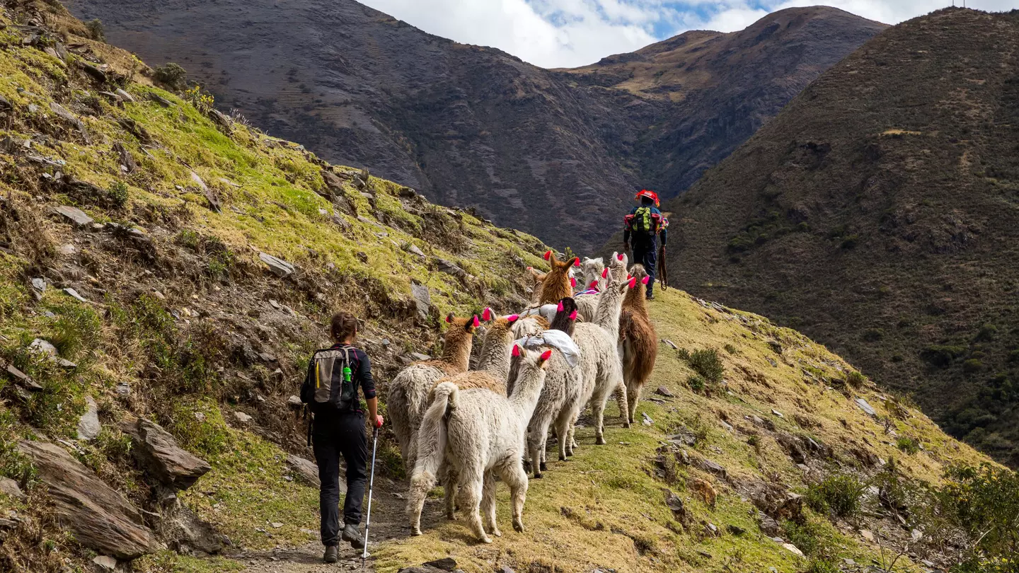 A mother and daughter in the Lares region of Peru © Eric Mohl