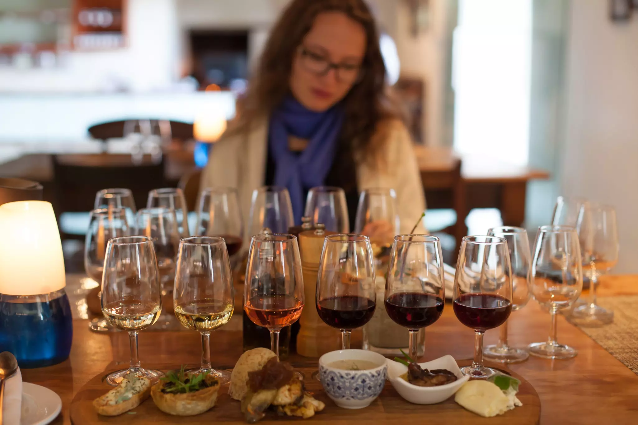 Relax with wine and food pairings in Franschhoek © AYOTOGRAPHY / Getty Images