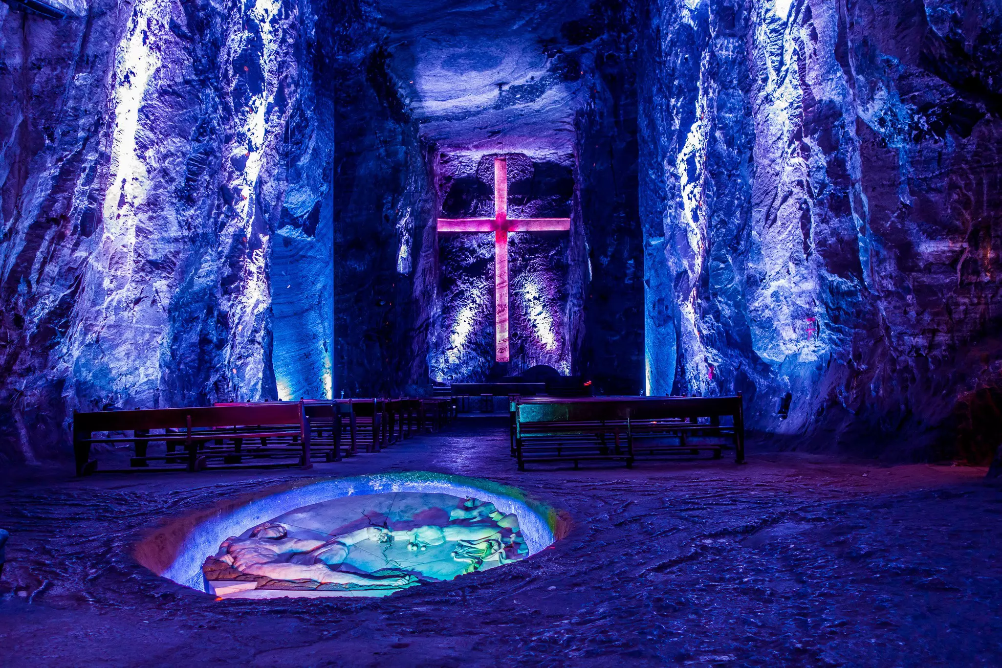 Marvel at marble and salt sculptures at the underground cathedral at Zipaquirá © Fotos593 / Shutterstock