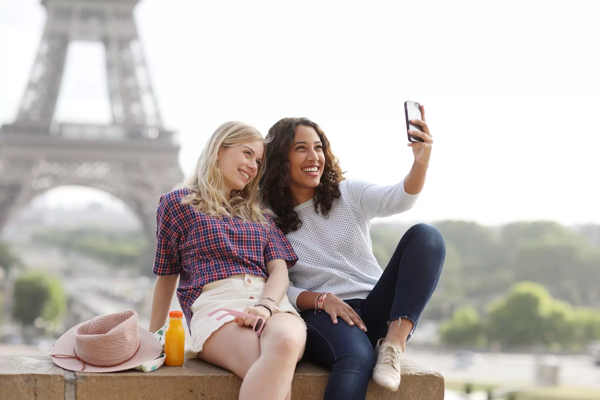 Tourists at Eiffel Tower
806989922