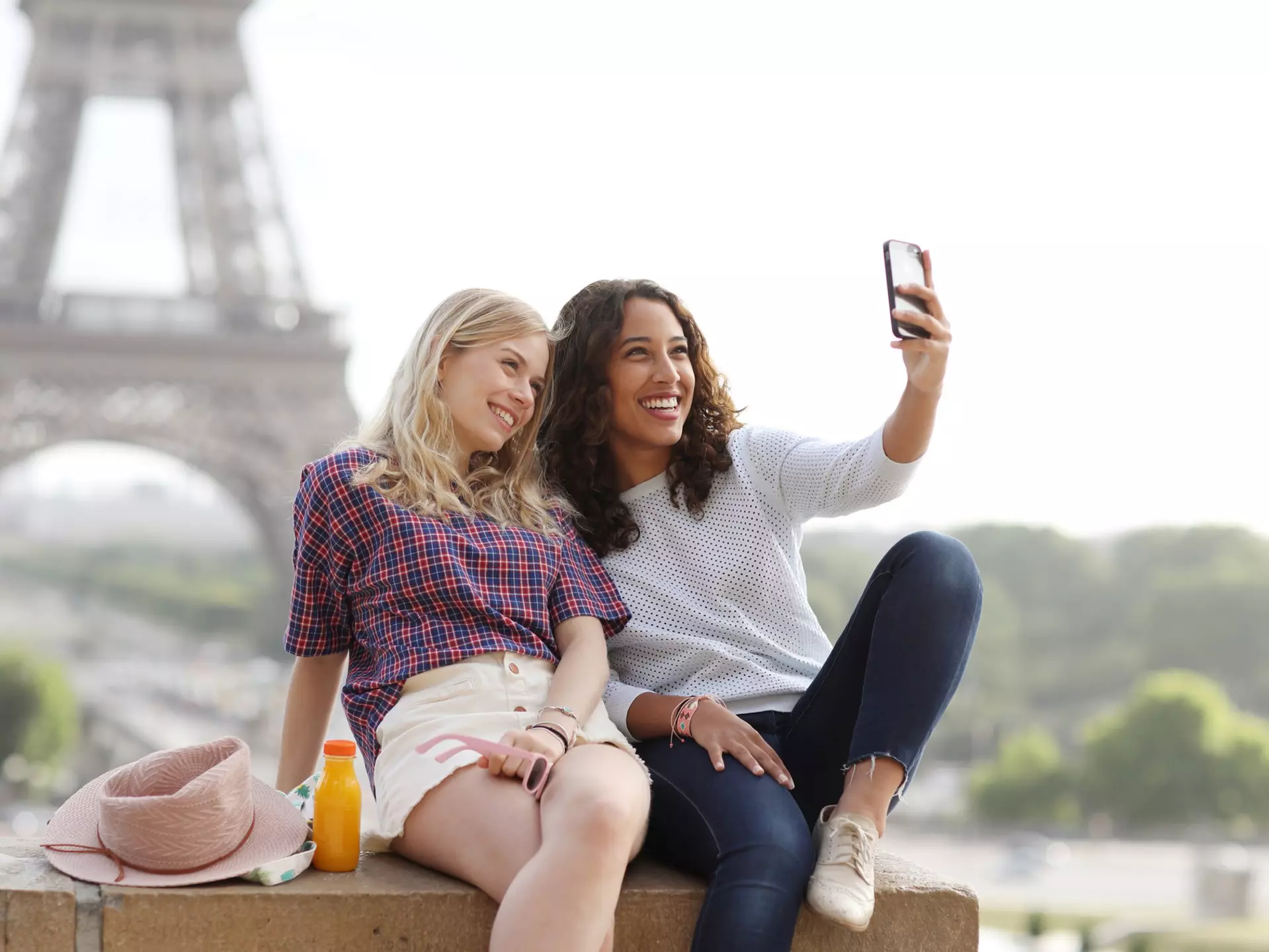 Tourists at Eiffel Tower
806989922