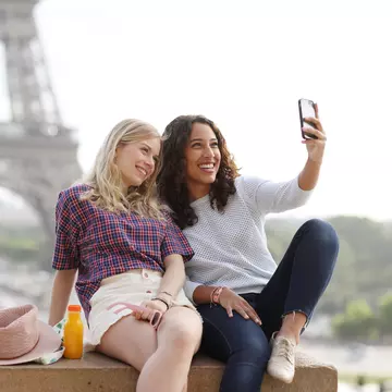 Tourists at Eiffel Tower
806989922
