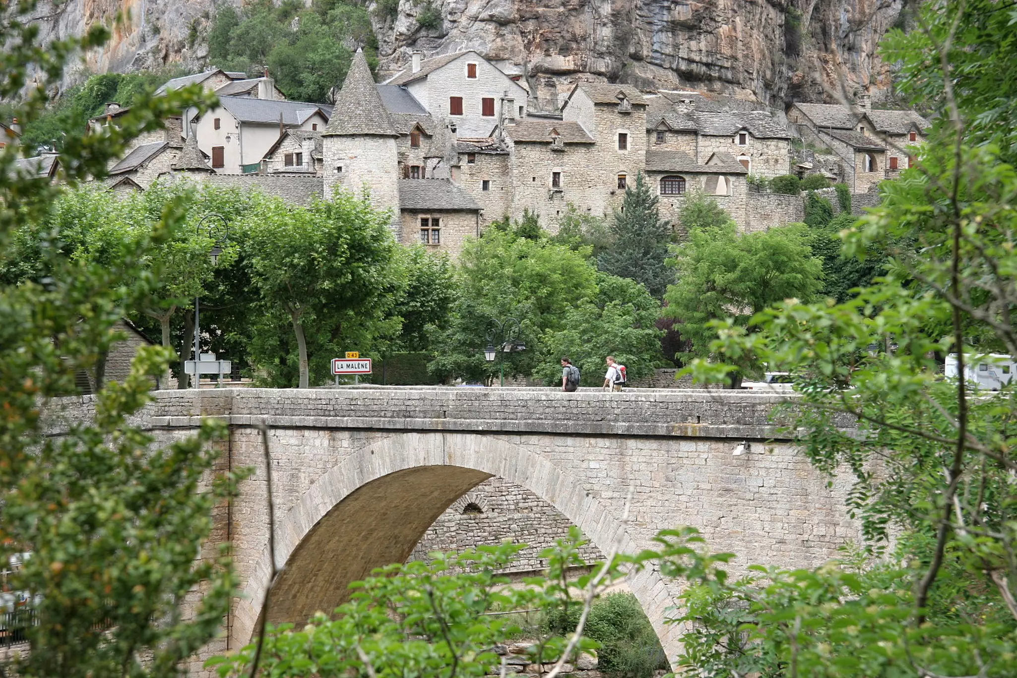Single-arch bridge over the river in La Malène