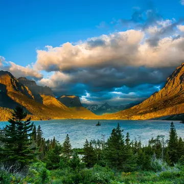 Sunrise at St. Mary Lake from Wild goose island viewpoint, Glacier National Park, Montana
110500340
sun, tree, lake, vista, water, island, forest, canyon, montana, sunrise, sunlight, mountain, viewpoint, landscape, national park, glacier national park