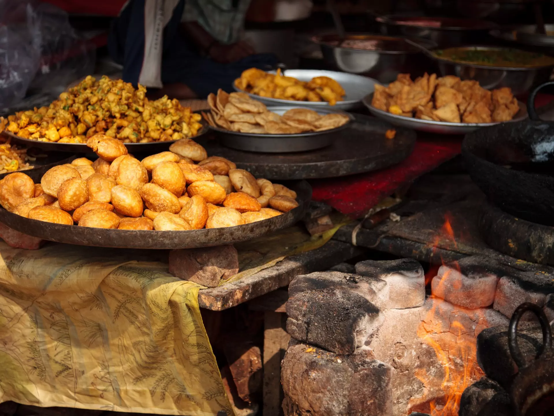 Assorted pakoda for sale at a street food stall. Nullplus / Getty Images
