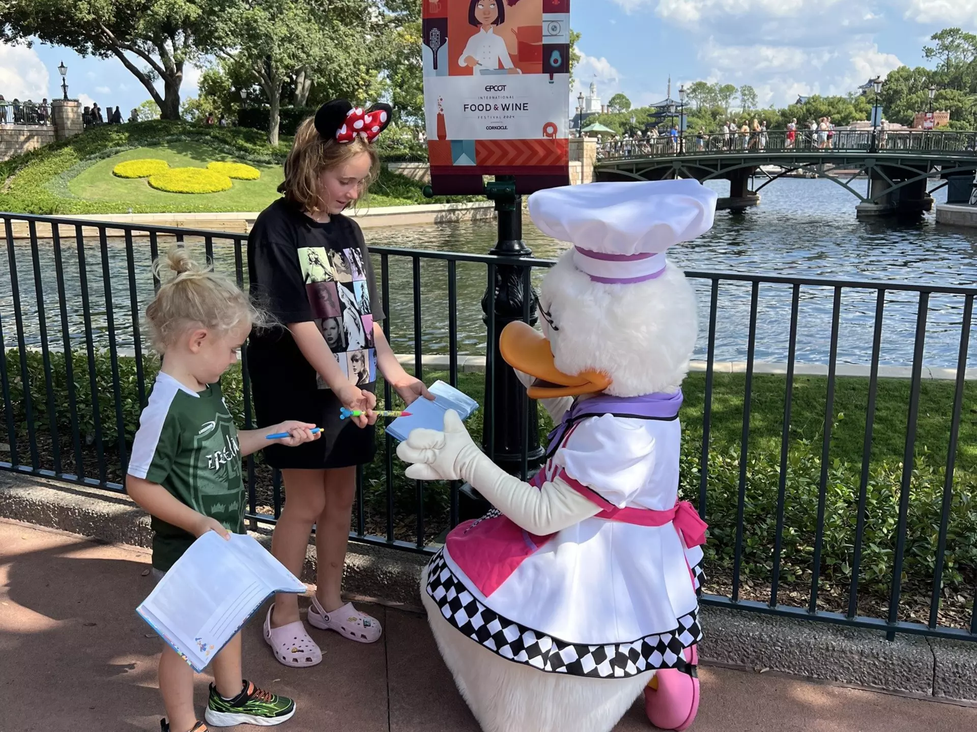 Freya and Phelan Stocking with Daisy Duck at Disney World