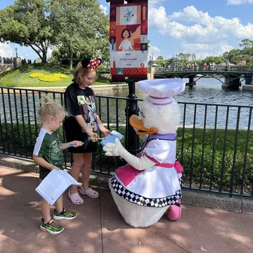 Freya and Phelan Stocking with Daisy Duck at Disney World
