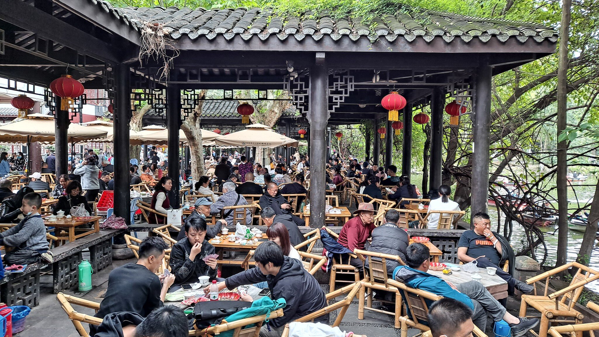 GettyImages-1312026881.jpg
People drinking tea and chatting in tea house in People's Park in Chengdu, China.