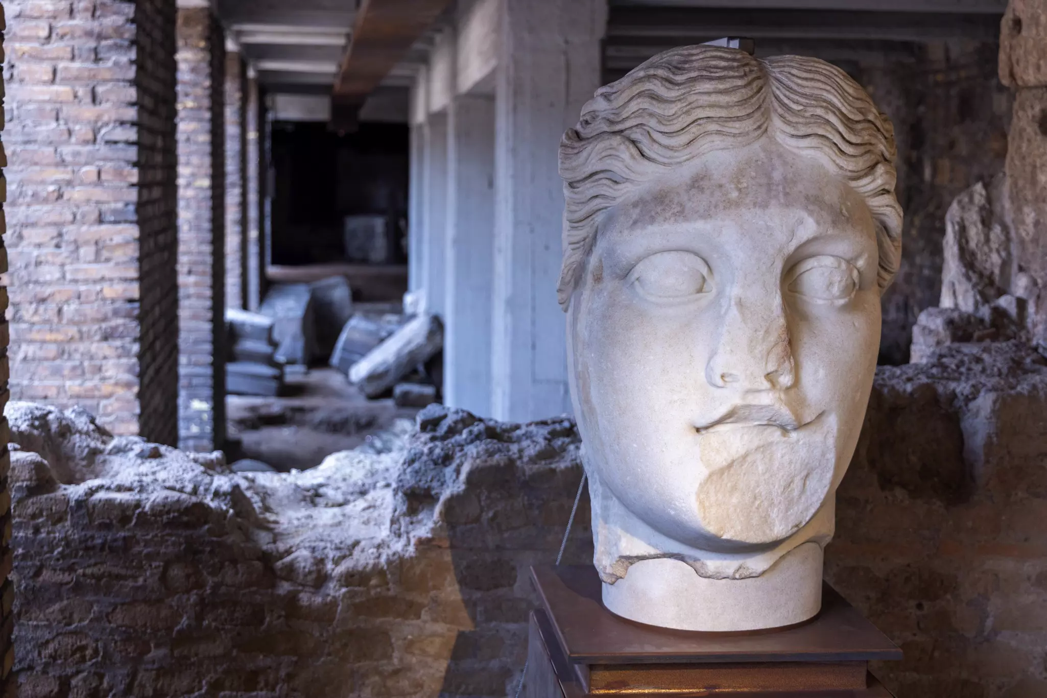 Archaeological finds from the square are on display, including two colossal statue heads of divinities