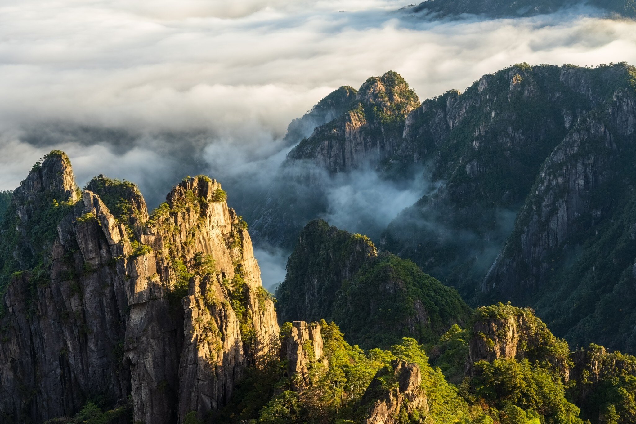 Autumn scenery of Huangshan Mountain, including rocks, sea of ​​clouds at sunrise, and pine trees., License Type: media, Download Time: 2026-09-02T17:22:06.000Z, User: LP_NZhan, Editorial: false, purchase_order: 65050 - Digital Destinations and Articles, job: App Content, client: Lonely Planet App, other: Nadine Zhan 