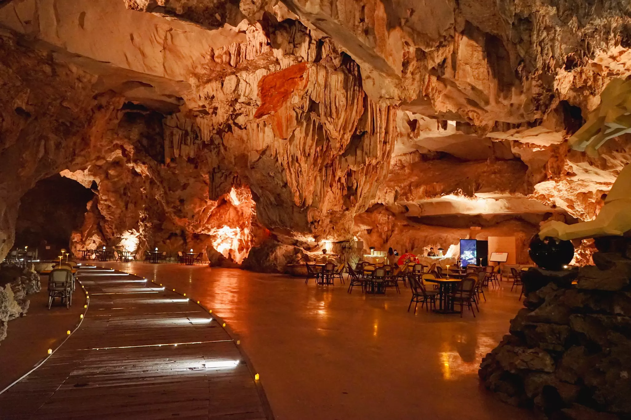 Limestone formations at the Dragon Pearl Cave restaurant in Halong Bay, Vietnam.