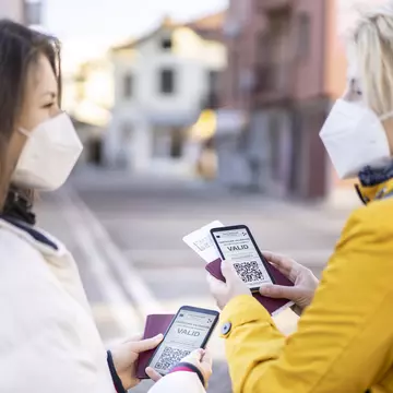 Checking Digital International Certificate of COVID-19 Vaccination before traveling