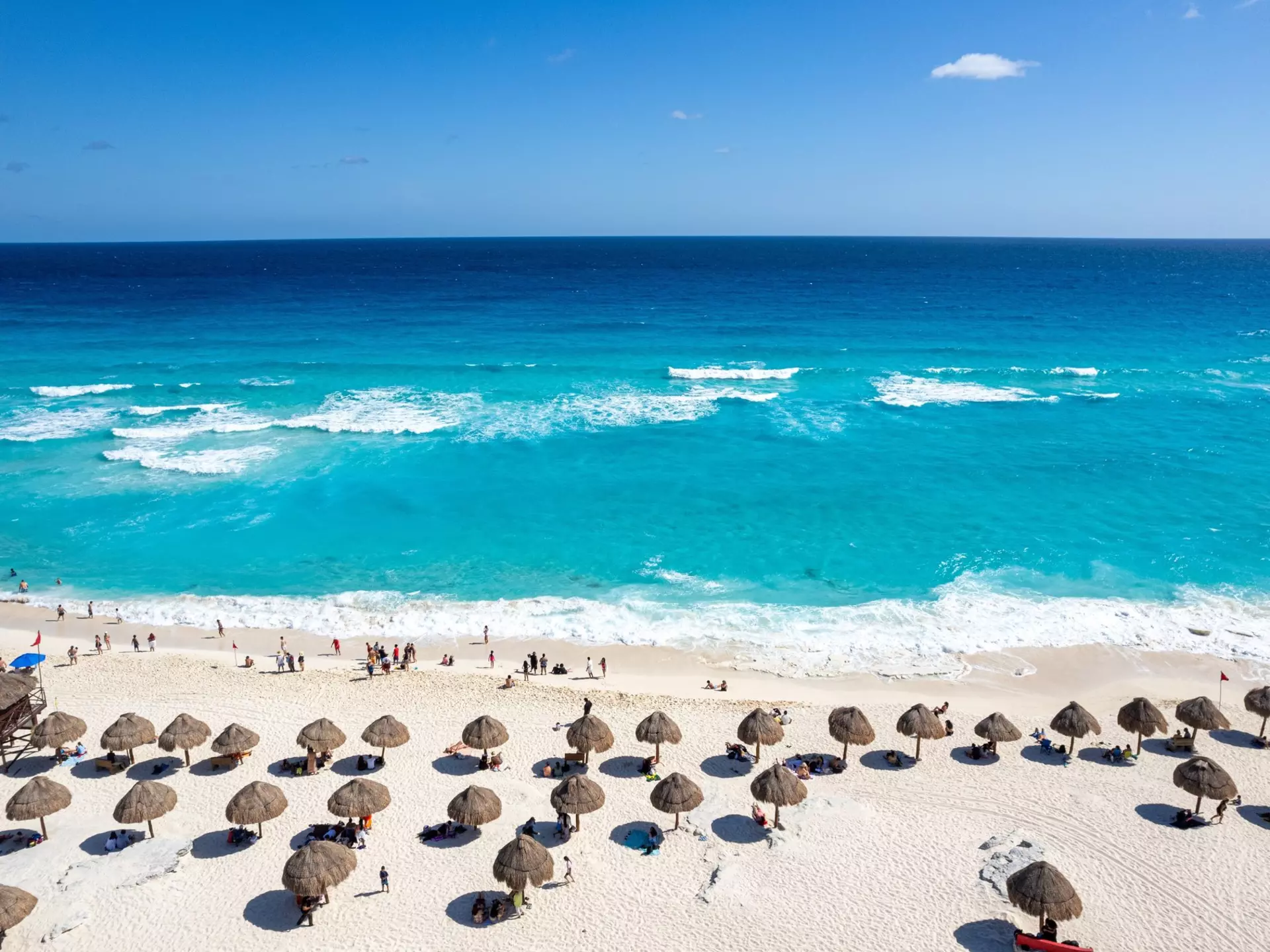 At the beach in Cancún. Mardoz / Shutterstock
