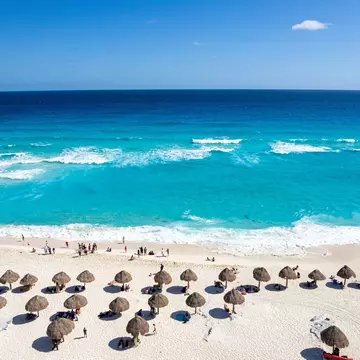 At the beach in Cancún. Mardoz / Shutterstock