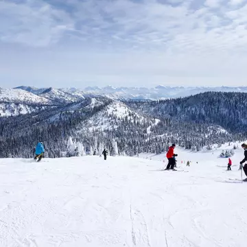 Find the perfect slope for you with this guide to ski resorts in Montana. Ronnie Chua/Shutterstock