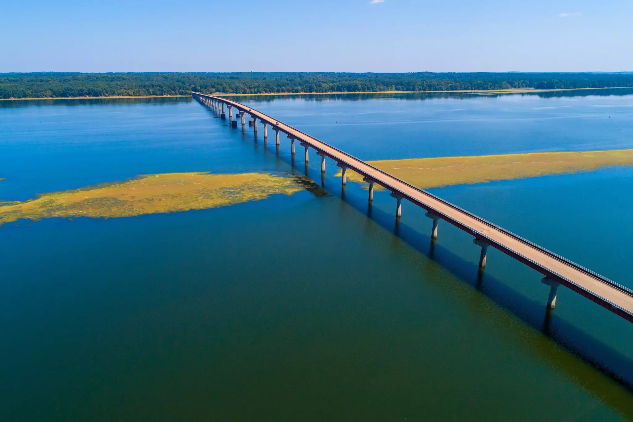 Along the Natchez Trace Parkway, you’ll cross rivers and forests as you explore the Deep South © Dennis MacDonald / Shutterstock