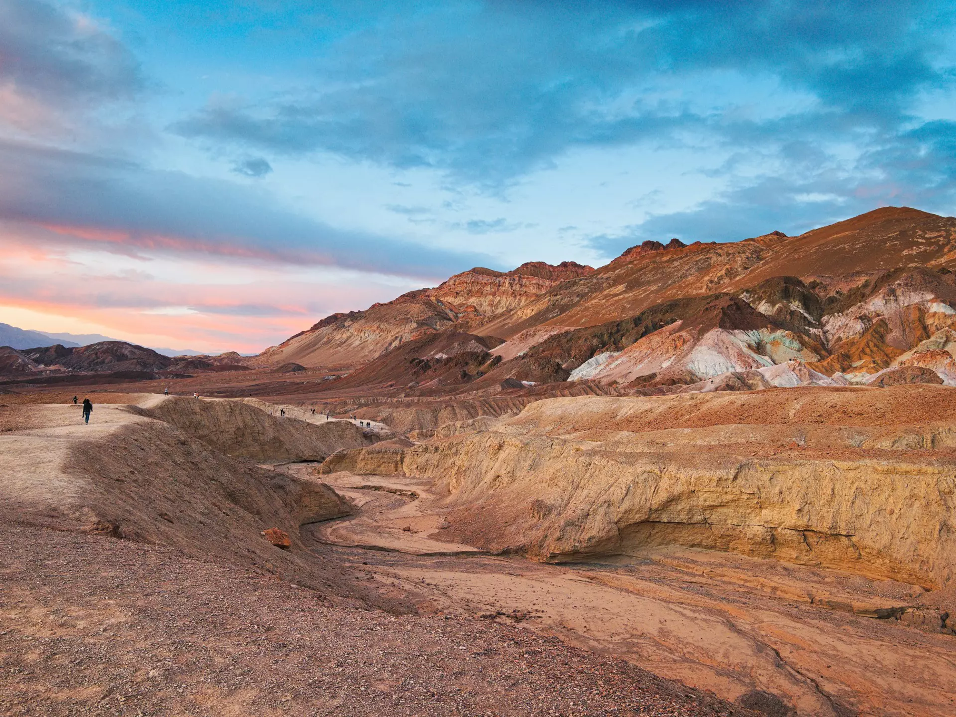 Hikers in the desert at Death Valley National Park. Mohsin Hasan/500px/Getty Images
