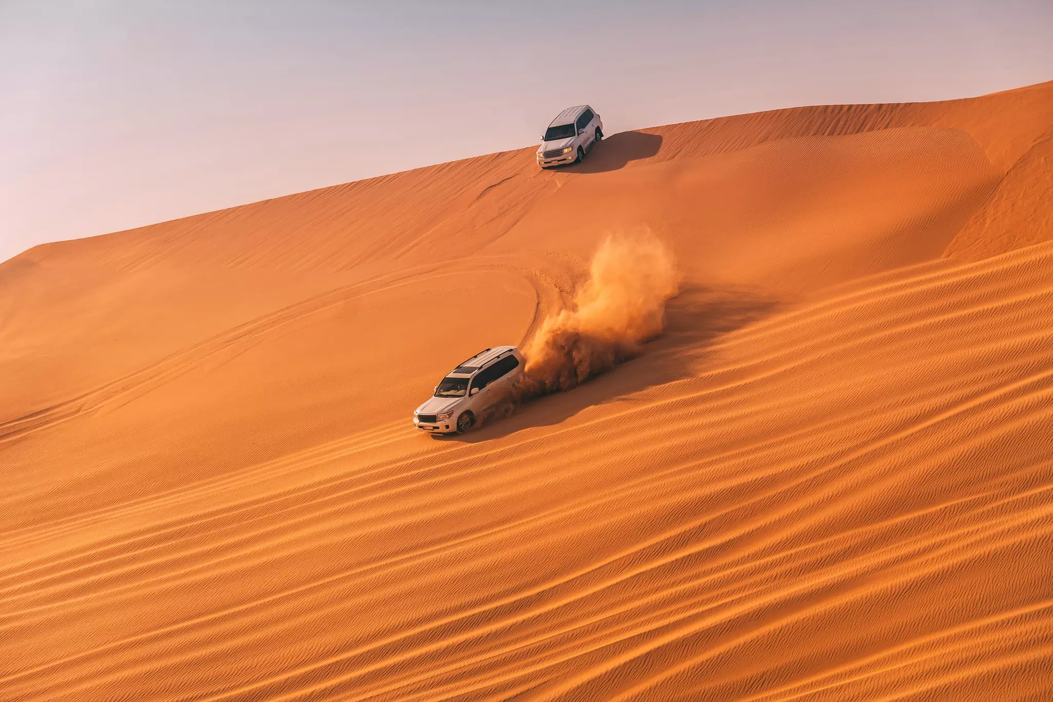 “Dune bashing” in a 4x4 is an exhilirating desert experience © Sabino Parente / Shutterstock
