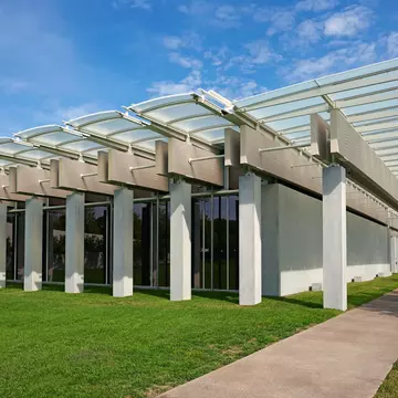 The Kimbell Art Museum in the cultural quarter of Fort Worth. Designed by architect Louis I. Kahn it was established in 1972.