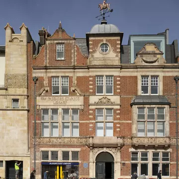 WHITECHAPEL ART GALLERY  WITHERFORD WESTON MANN  ROBBRECHT & DAEM  LONDON  UNITED KINGDOM  2009 FRONT ELEVATION