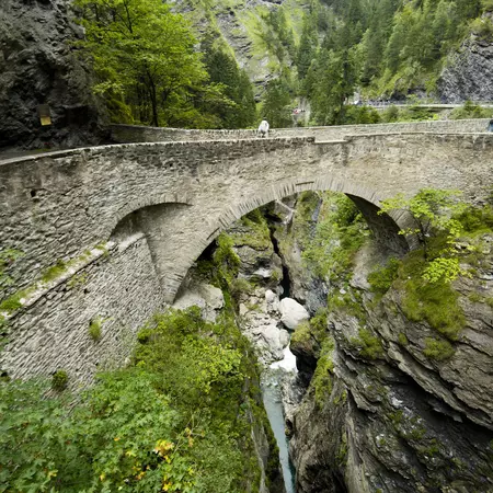  Stone bridge over Via Mala gorge.