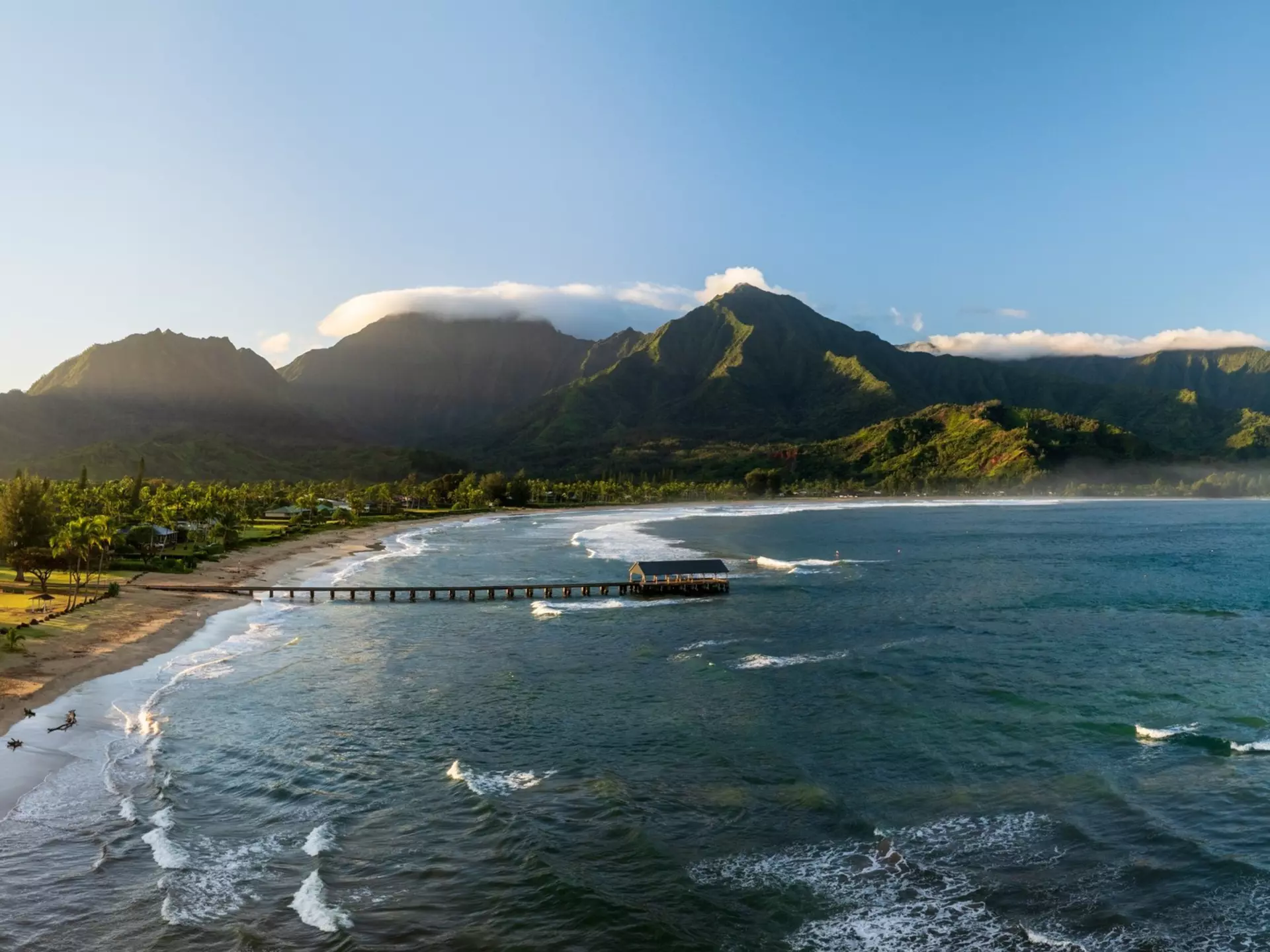Hanalei Bay on Kauai, Hawaii. Steve Heap/Shutterstock