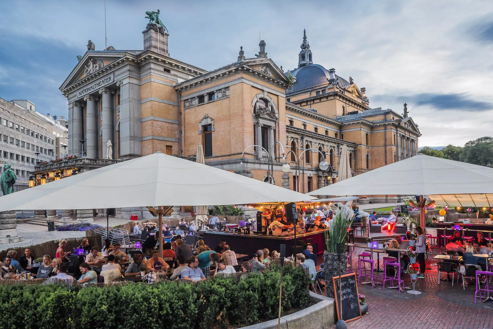 A restaurant in front of the National Theater in Oslo.