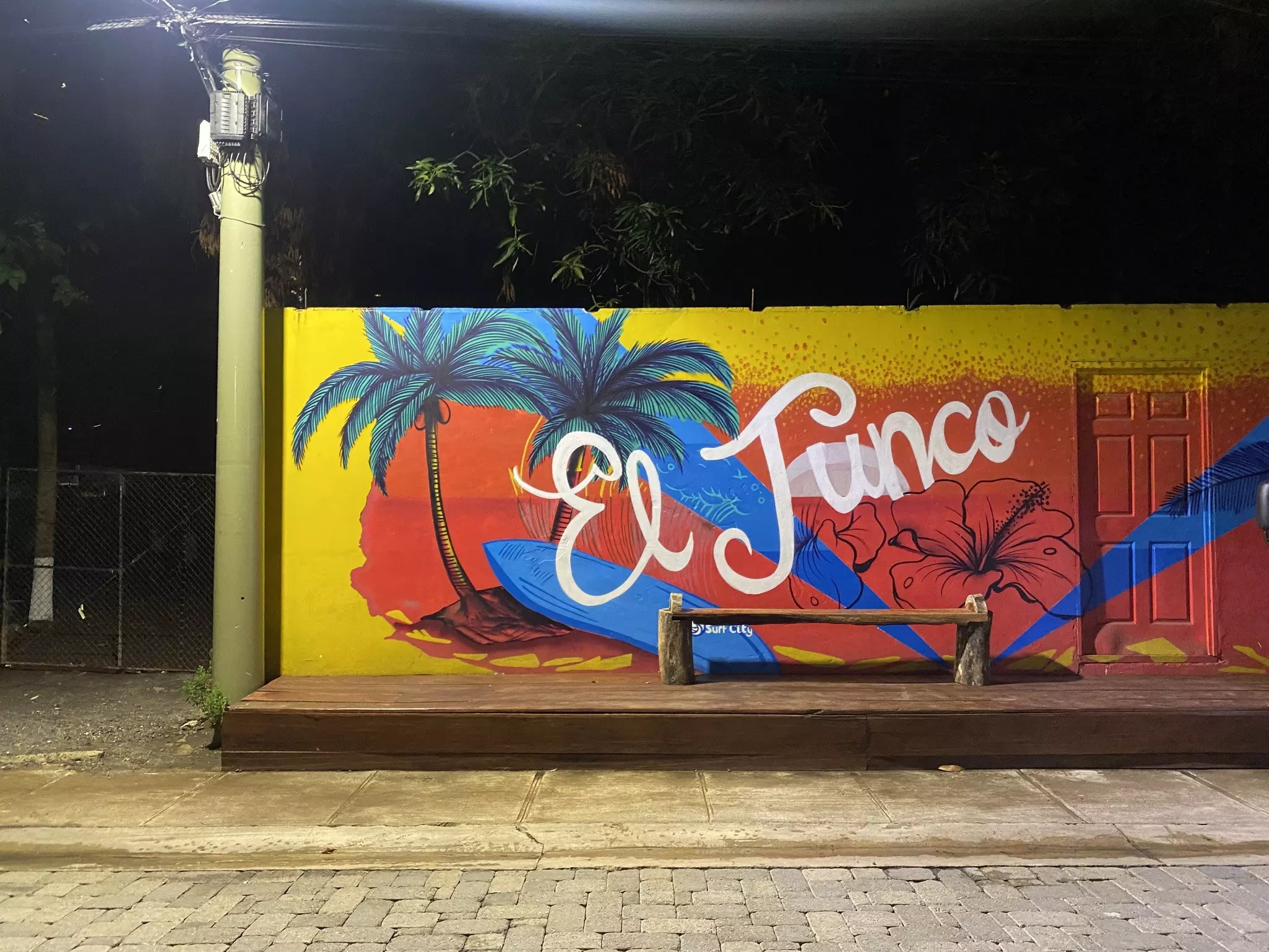 El Tunco has a lively surf-by-day, party-by-night scene that isn’t for everyone © Brian Healy