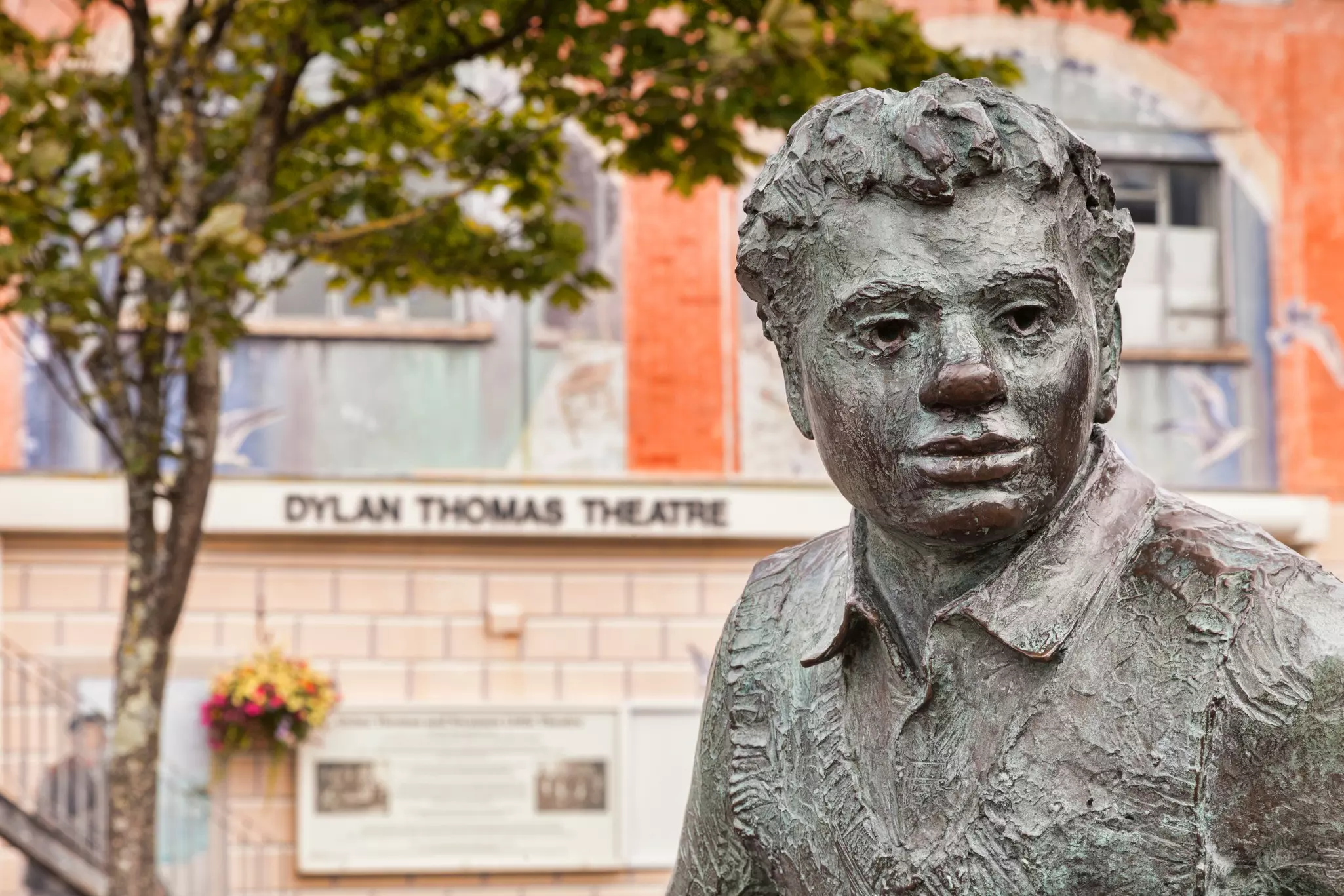 Sculpture of Dylan Thomas in front of the Dylan Thomas Theatre, Swansea Marina, Wales.