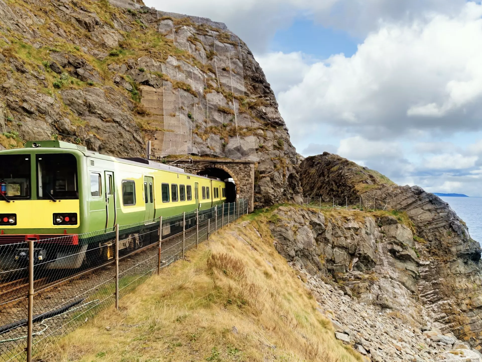 You don’t need to rent a car to get around Ireland: Irish Rail’s network connects major cities throughout the country © Dawid K Photography / Shutterstock