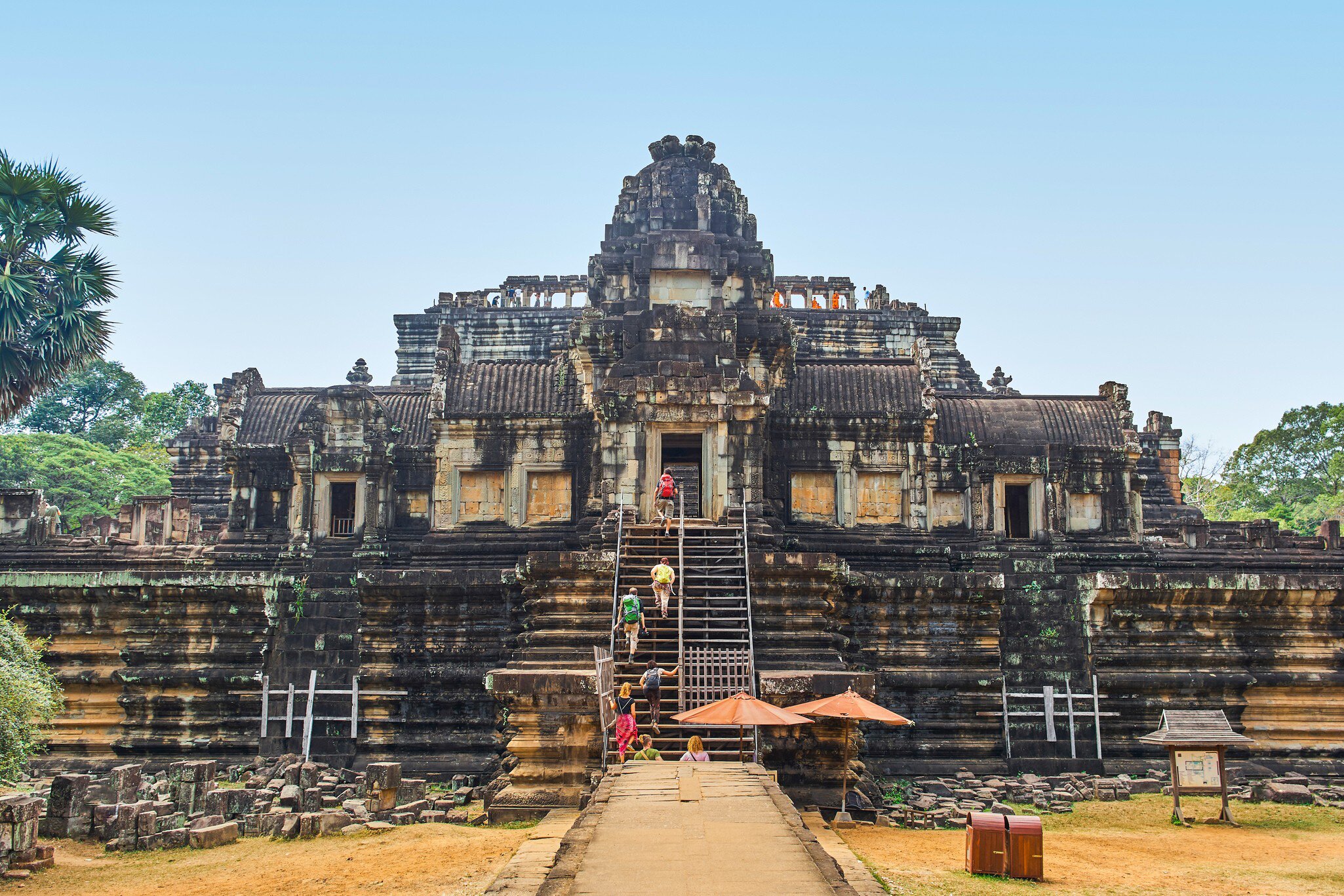 People walking to Baphuon Temple, Siem Reap.