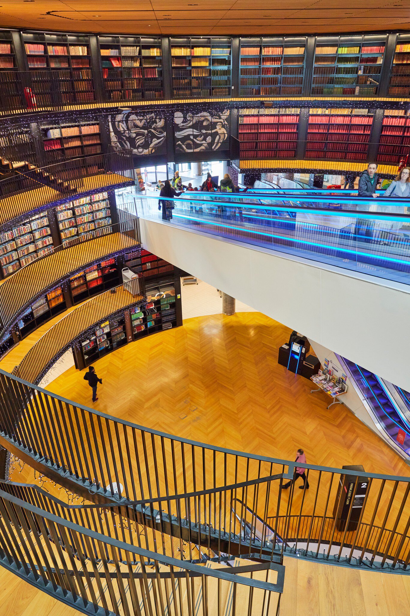 Birmingham / England - March 9th 2020: Interior of the Public Library, Great Britain  License Type: media  Download Time: 2023-06-13T23:41:39.000Z  User: mvm_lonelyplanet  Is Editorial: Yes  purchase_order:  56530/Global Publishing-WIP/  