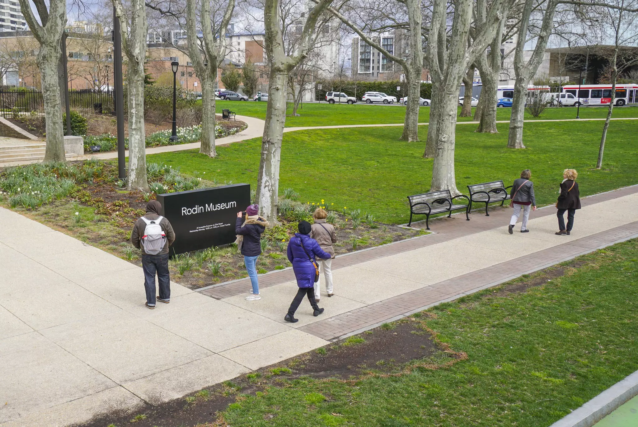 The garden at the Rodin Museum is free to visit and a good spot to rest and people-watch © 4kclips / Shutterstock