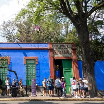 People waiting in line to get into the Museo Frida Kahlo in Mexico City.