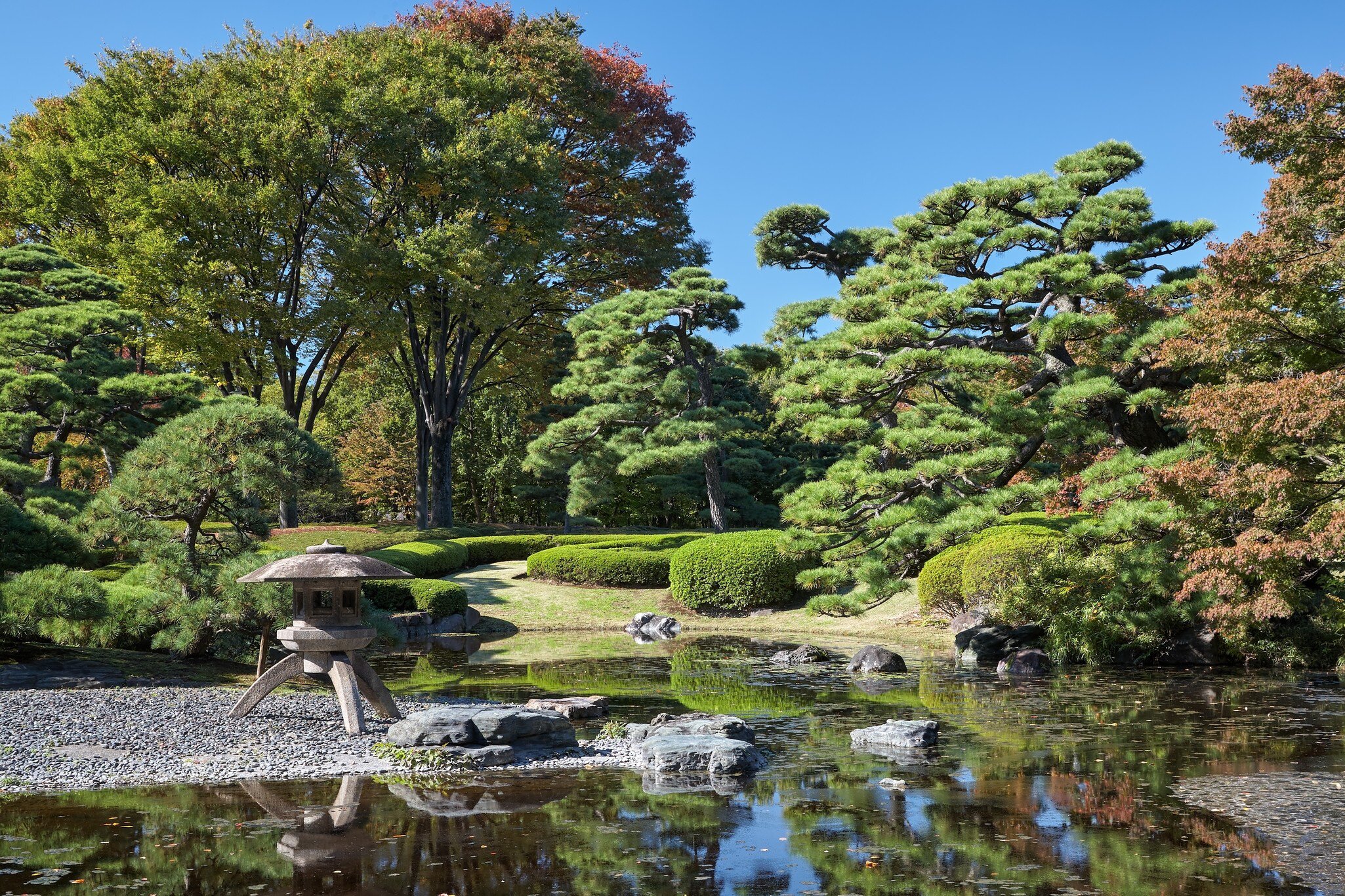 Pond in the Ninomaru Garden in nearly the same position as the original garden designed by Kobori Enshu at the foot of the Edo castle hill. Imperial Palace. Tokyo. Japan, License Type: media, Download Time: 2026-04-03T09:50:00.000Z, User: esterpyykko45, Editorial: false, purchase_order: 65050 - Digital Destinations and Articles, job: Lonely Planet, client: app content, other: Ester Pyykko