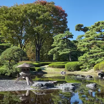 Pond in the Ninomaru Garden in nearly the same position as the original garden designed by Kobori Enshu at the foot of the Edo castle hill. Imperial Palace. Tokyo. Japan, License Type: media, Download Time: 2026-04-03T09:50:00.000Z, User: esterpyykko45, Editorial: false, purchase_order: 65050 - Digital Destinations and Articles, job: Lonely Planet, client: app content, other: Ester Pyykko