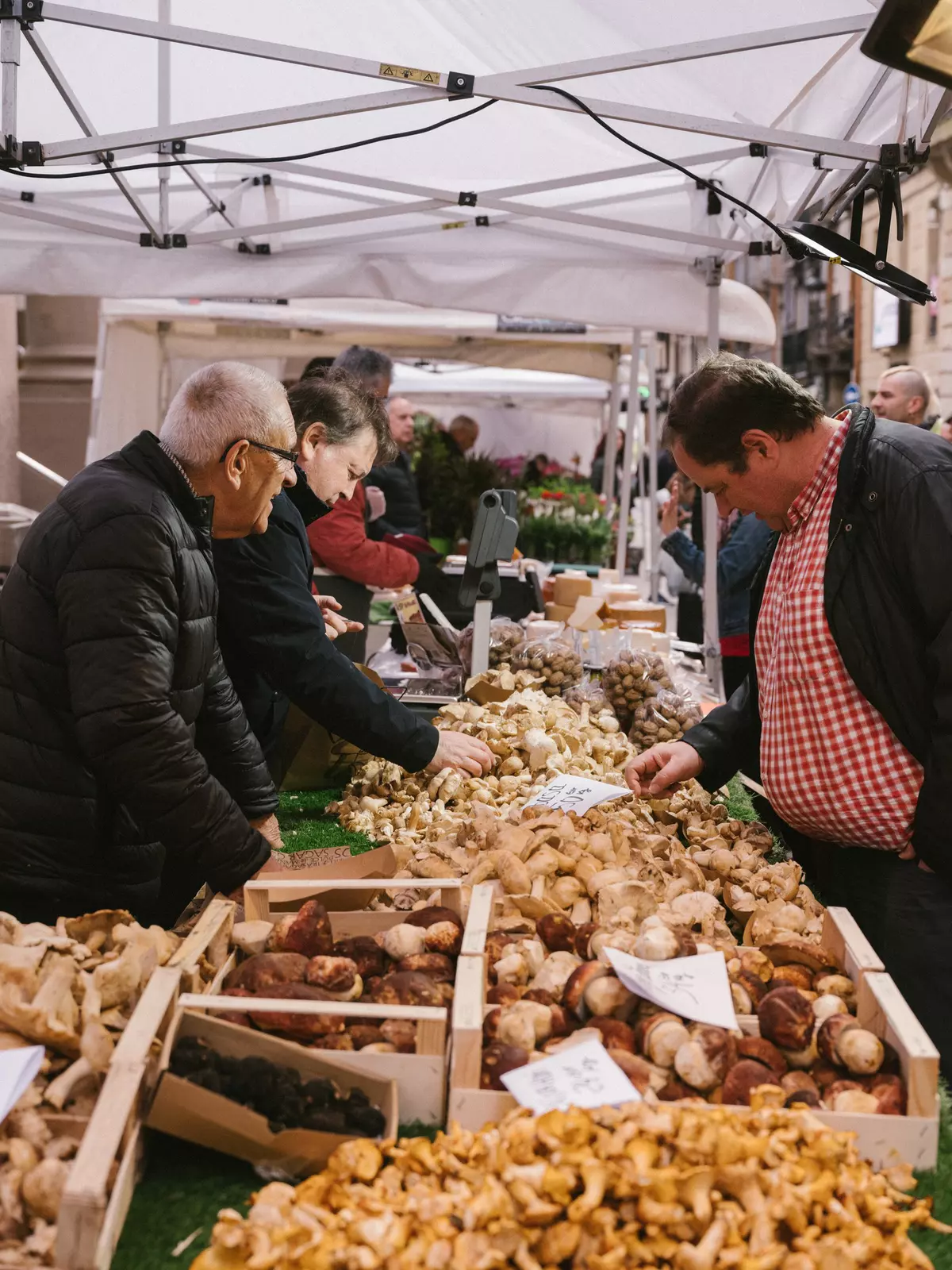 Sample the local cheeses at Mercado Ordizia.