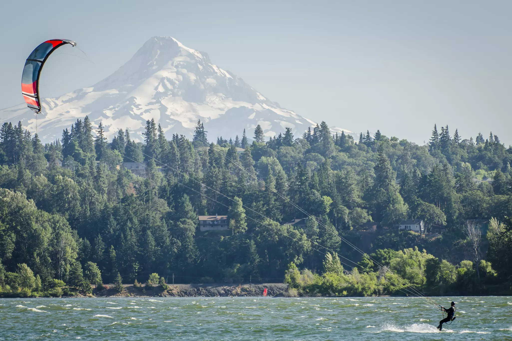 Mt Hood looms over the windsurfers and kiteboarders on the Columbia River © Tunde Gaspar / Shutterstock
